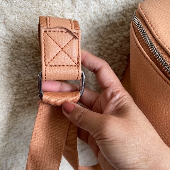 Matt & Nat Women's Backpack Pear BRAVE Vegan Leather (Purity) Fits 13โ Laptop - Picture 4 of 11